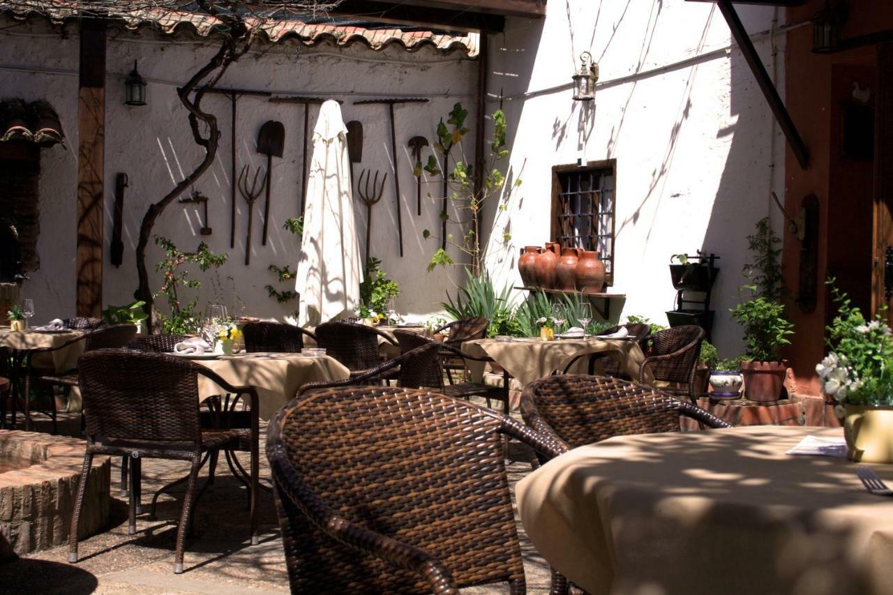 Hostal El Palacio Valencia de Don Juan Exterior photo