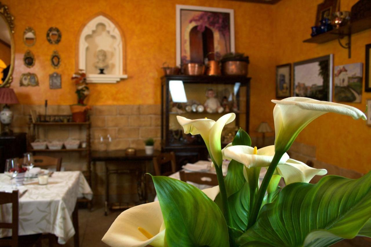 Hostal El Palacio Valencia de Don Juan Exterior photo